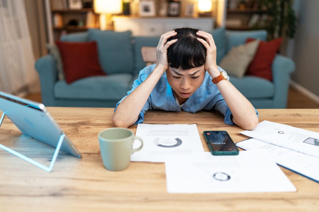 借金に悩む30代女性